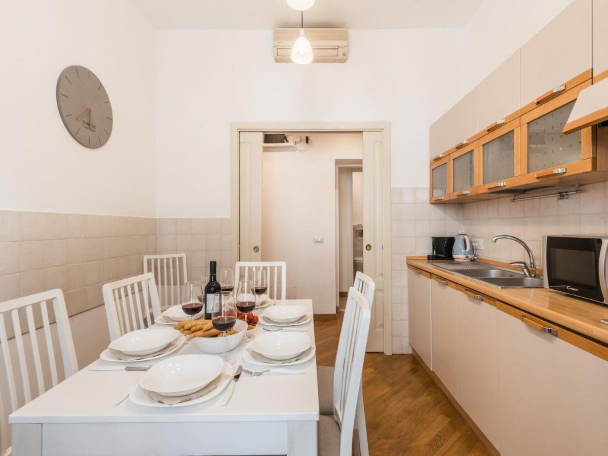 The Best Rent - Spacious Three-Bedroom Apartment Near The Colosseum Rome Exterior photo