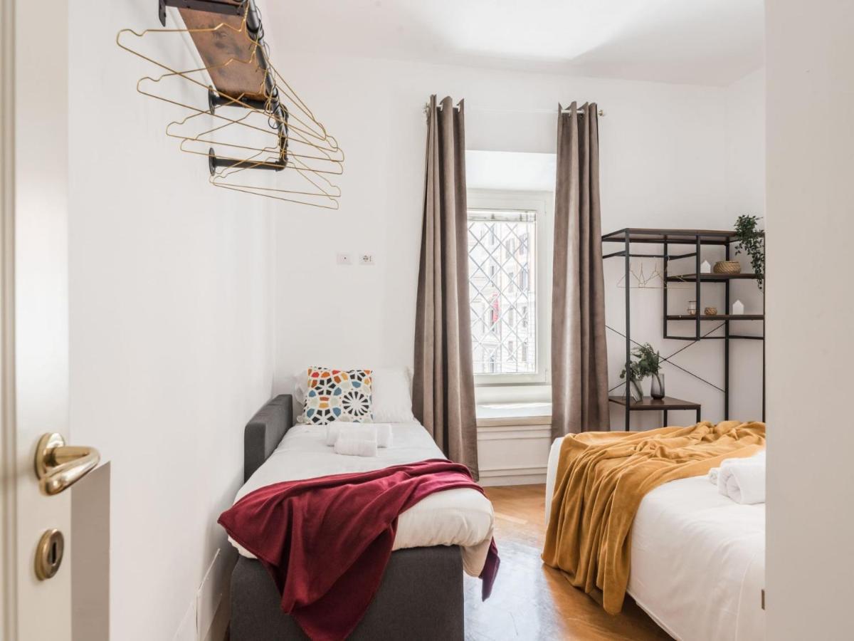 The Best Rent - Spacious Three-Bedroom Apartment Near The Colosseum Rome Exterior photo
