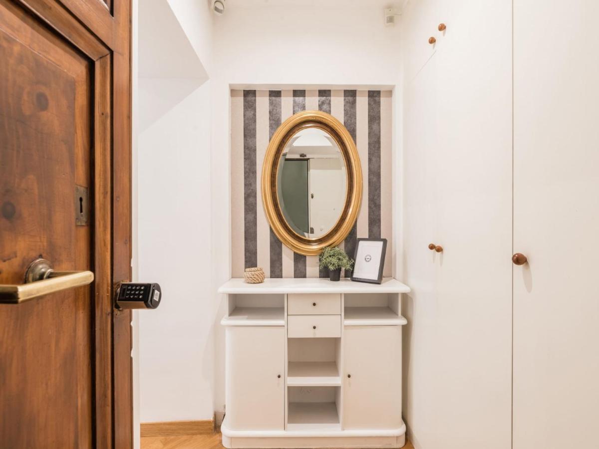 The Best Rent - Spacious Three-Bedroom Apartment Near The Colosseum Rome Exterior photo