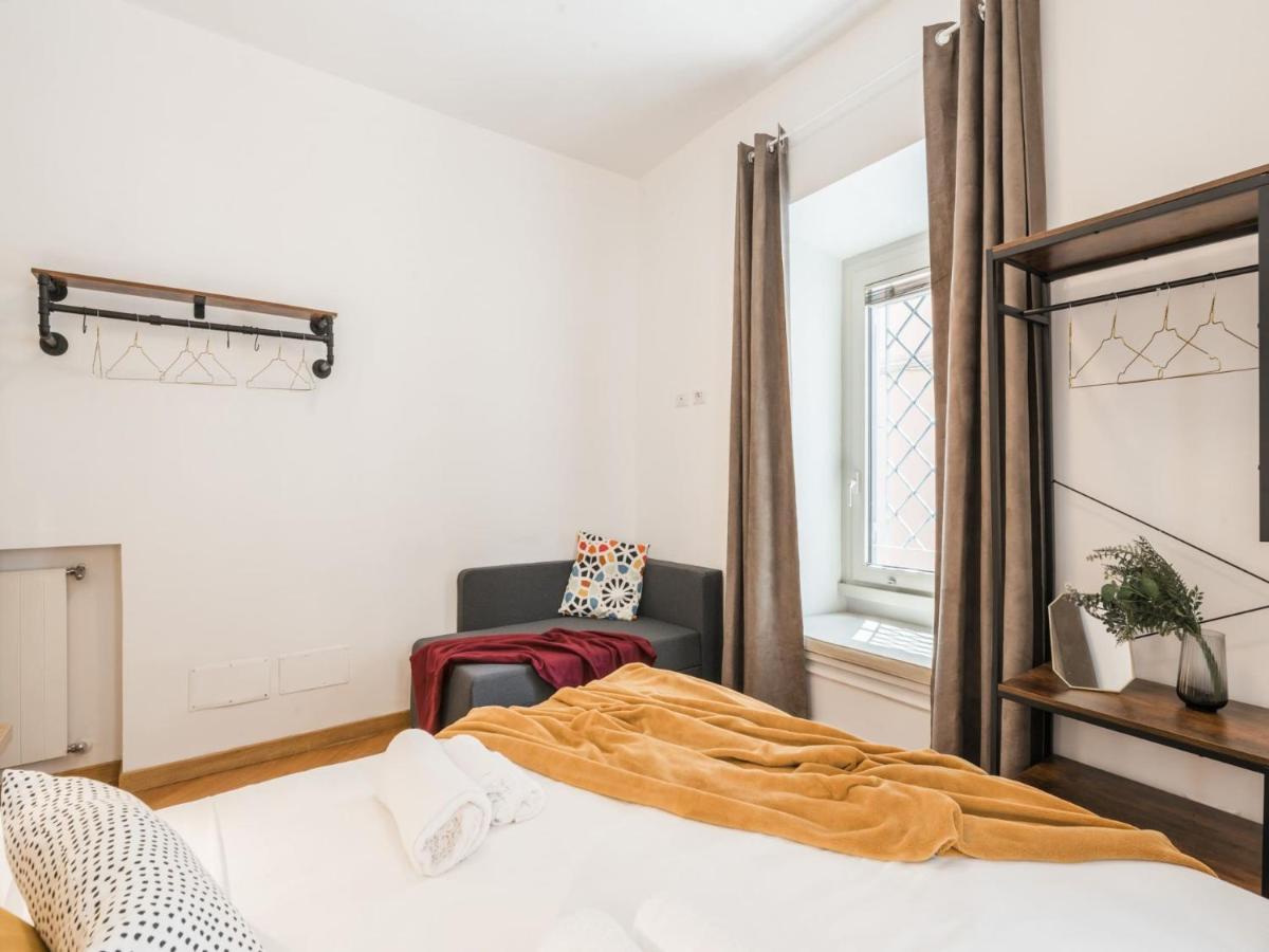 The Best Rent - Spacious Three-Bedroom Apartment Near The Colosseum Rome Exterior photo